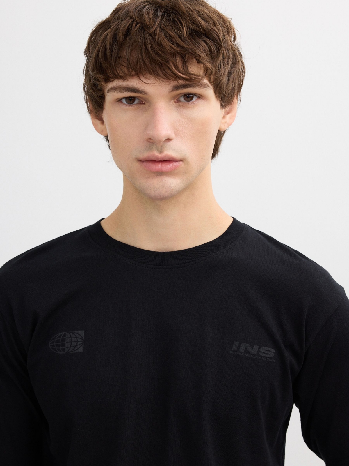 Camiseta de manga longa INS preto vista detalhe