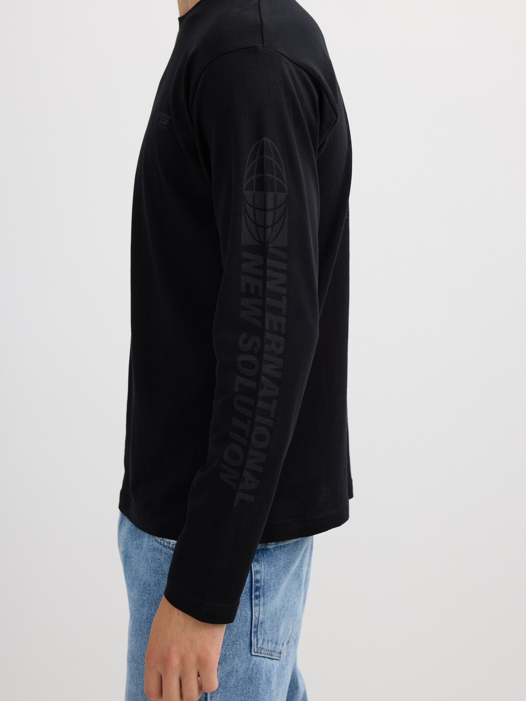 Camiseta de manga longa INS preto vista meia frontal