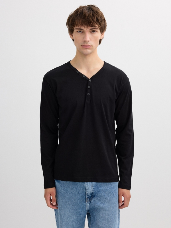Plain long-sleeve shirt with buttoned collar black middle front view