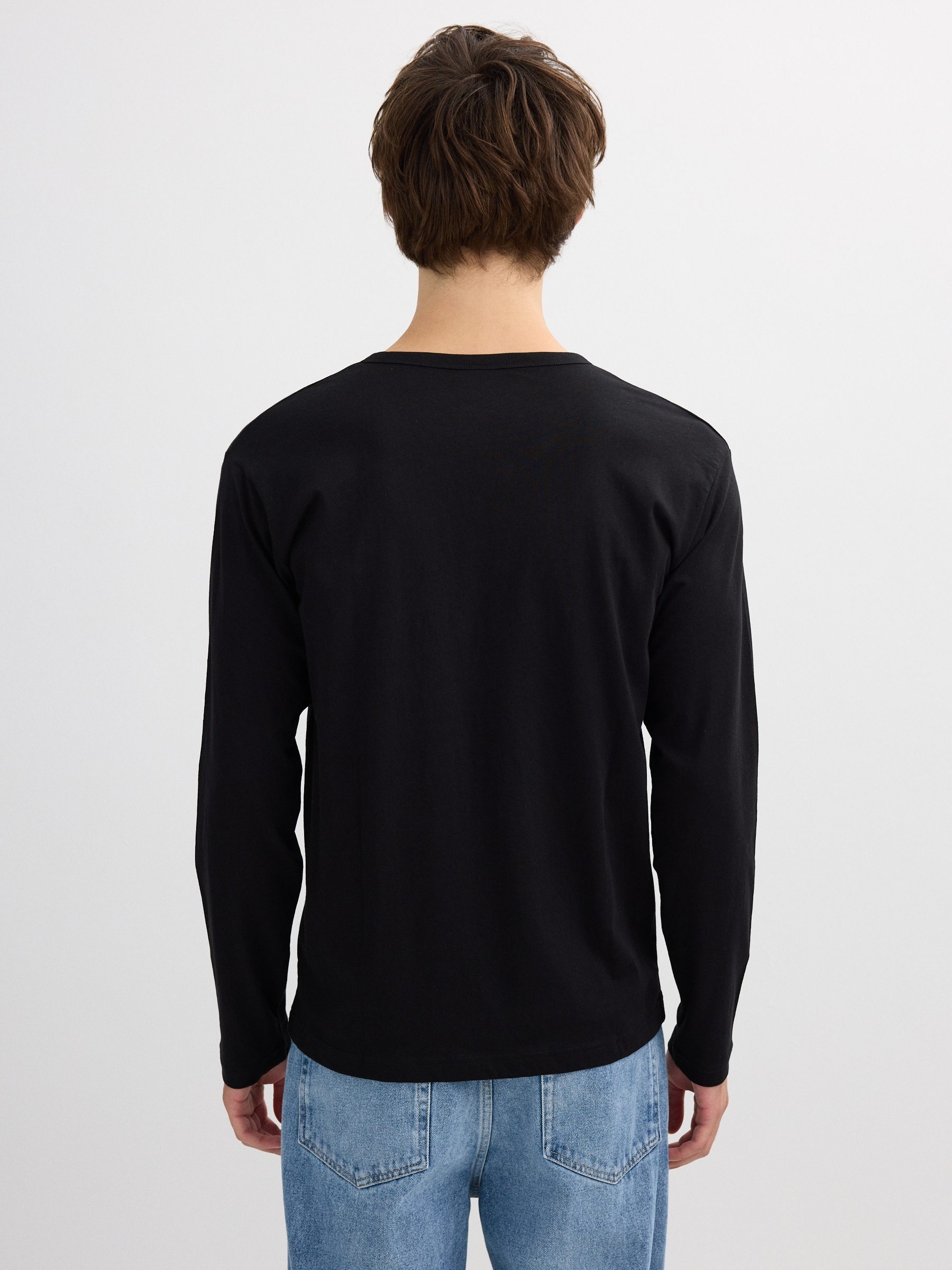 Plain long-sleeve shirt with buttoned collar black middle front view