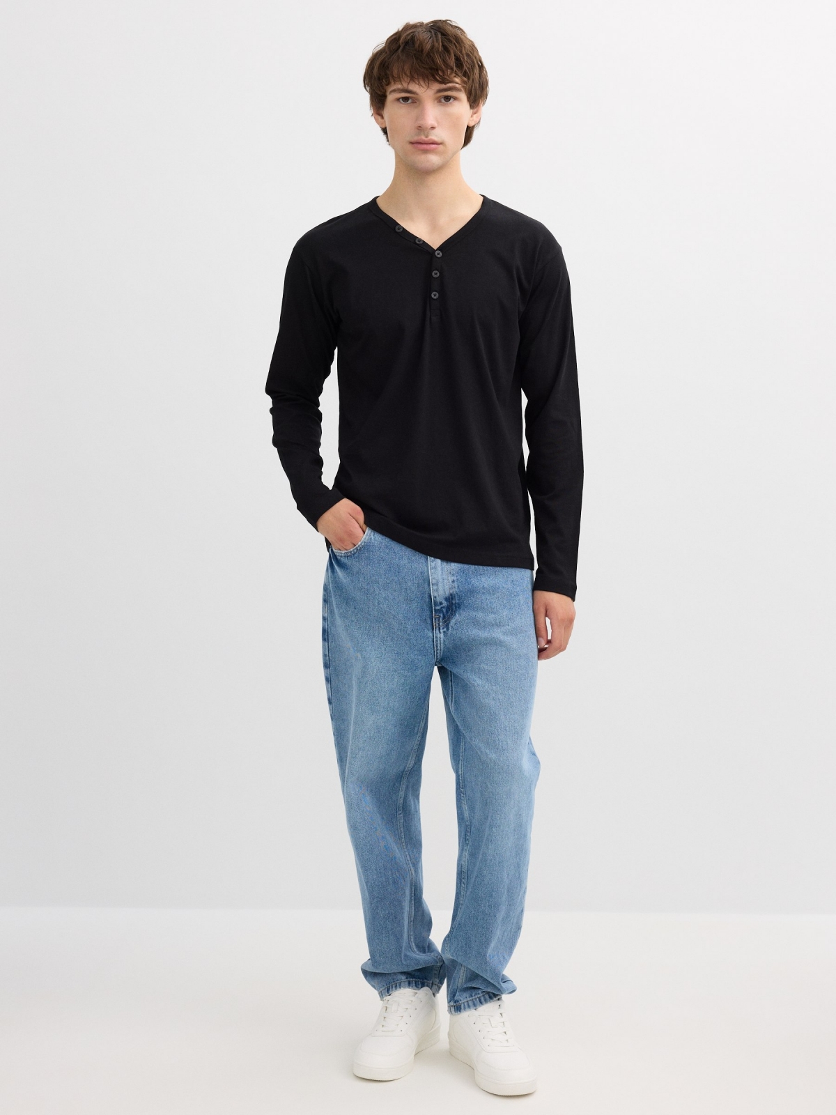 Plain long-sleeve shirt with buttoned collar black front view
