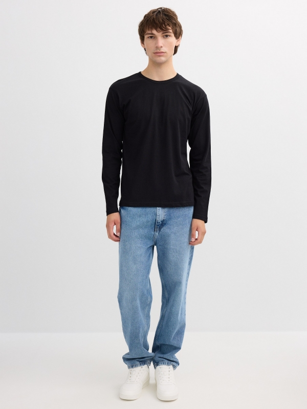 Basic long sleeve t-shirt black front view