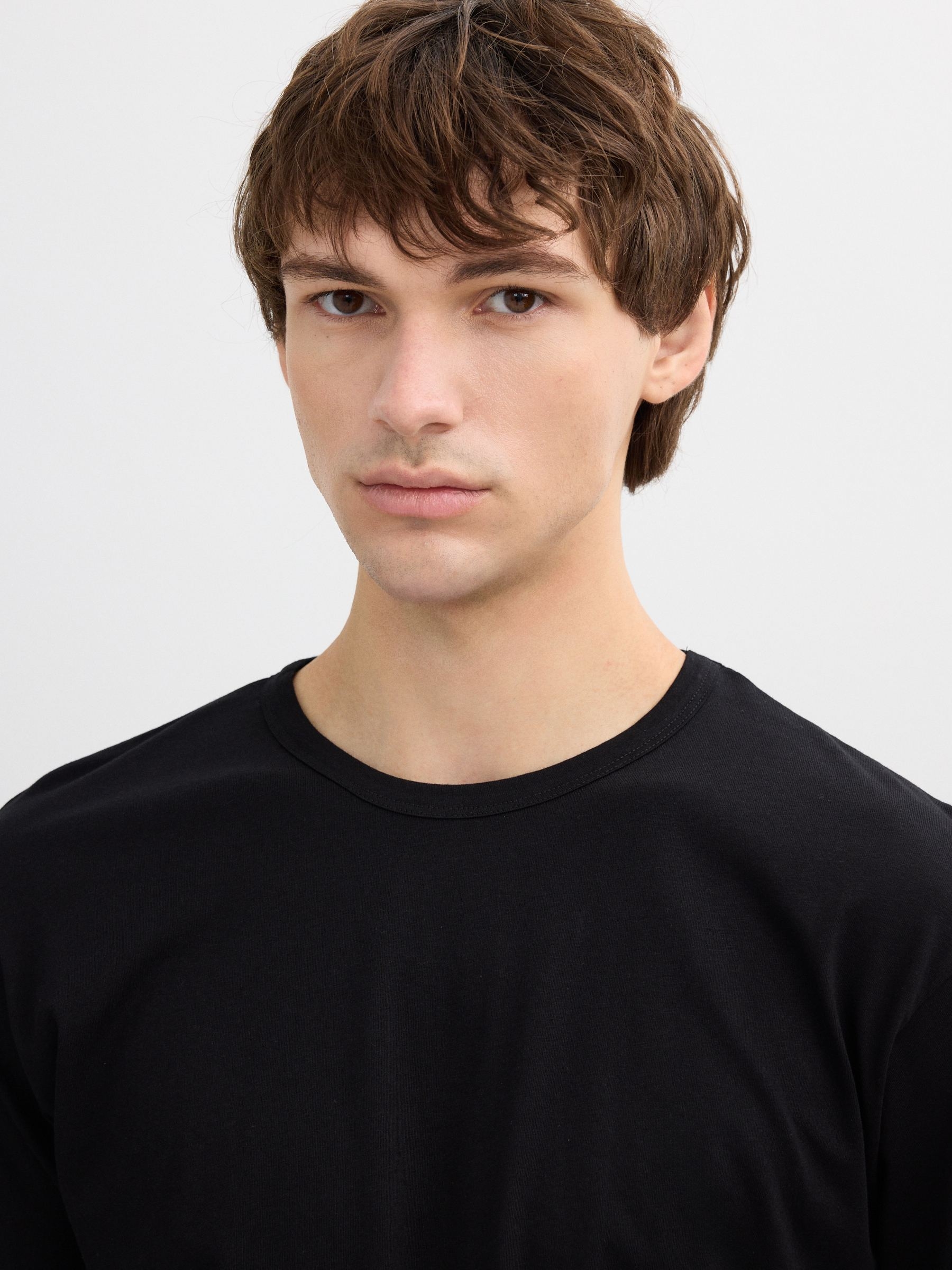 Basic long sleeve t-shirt black middle front view