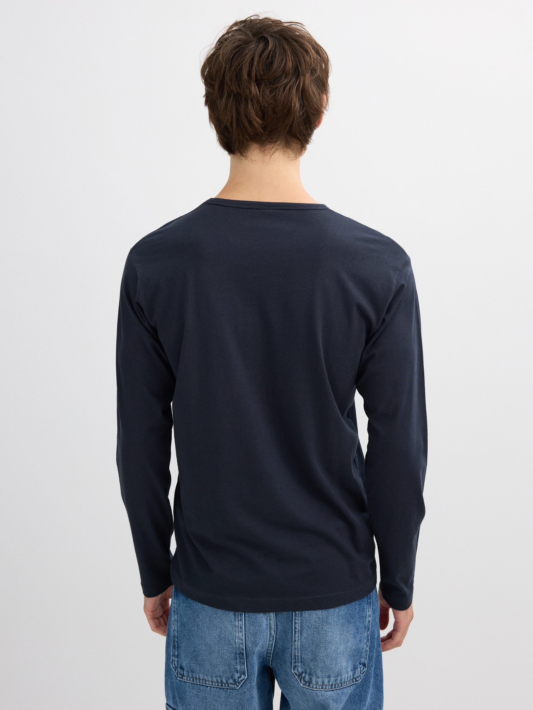 T-shirt básica de manga comprida azul vista meia frontal