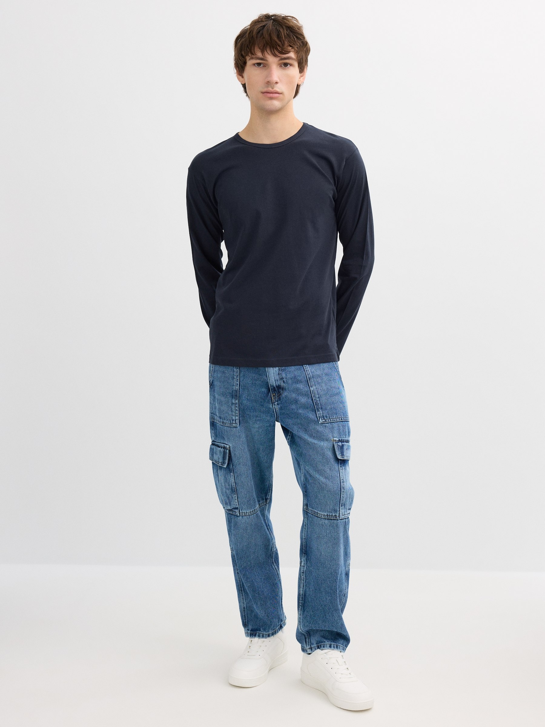 Basic long sleeve t-shirt blue middle front view