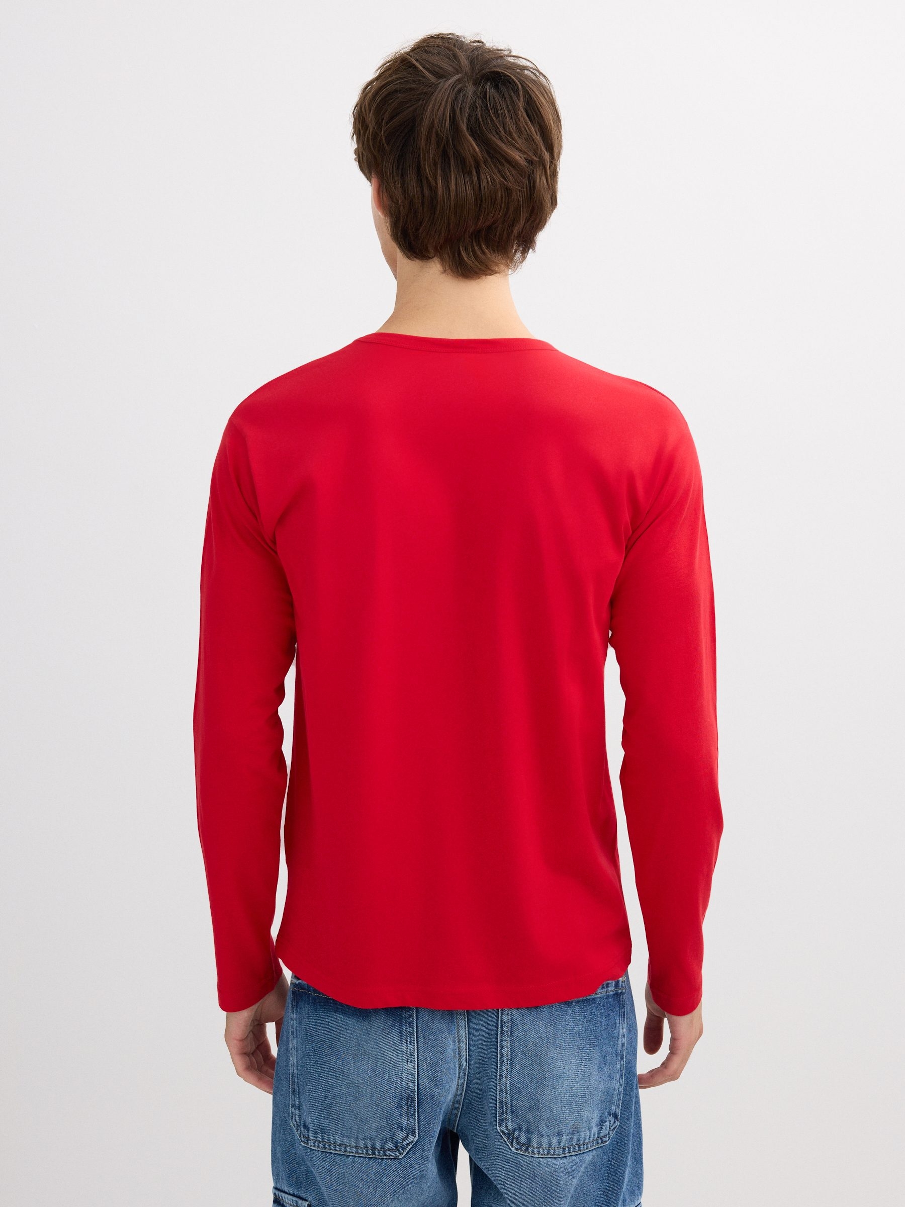 Basic long sleeve t-shirt red middle front view
