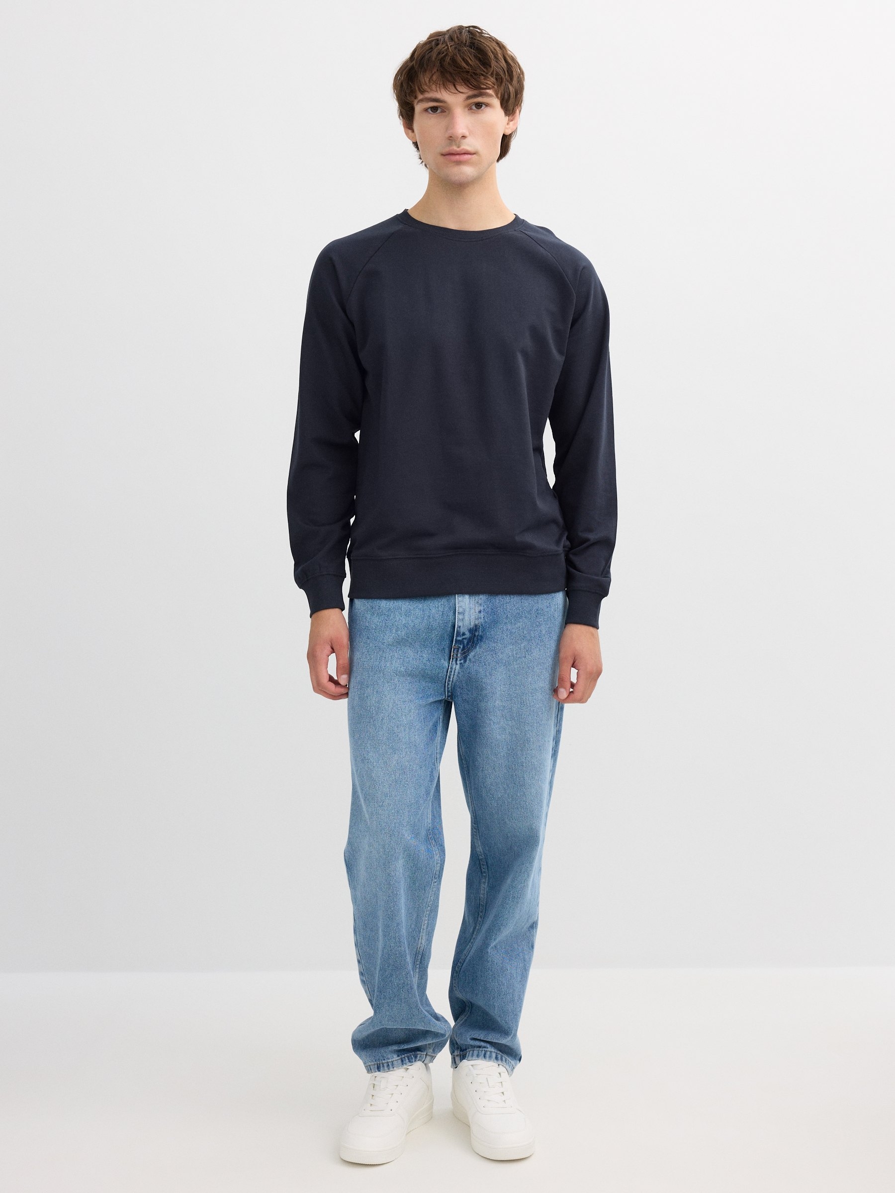 Basic sweatshirt with text blue middle front view