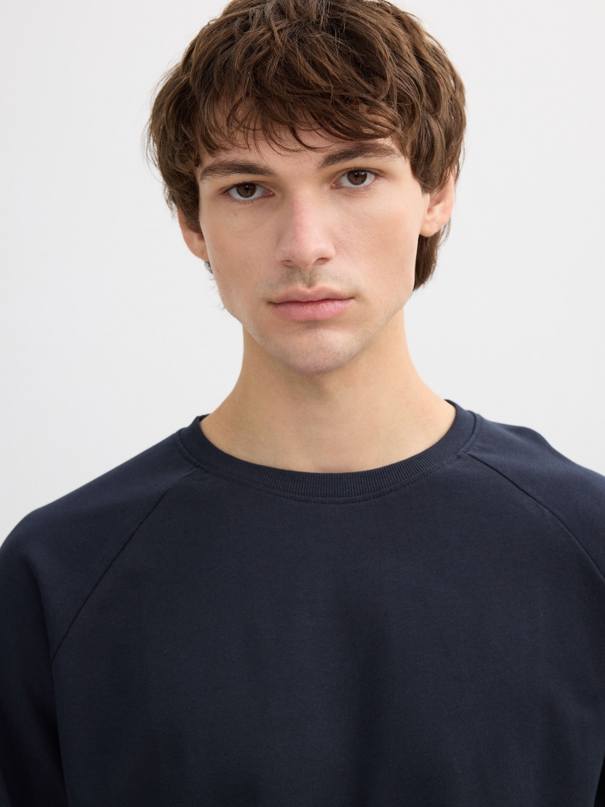 Basic sweatshirt with text blue detail view