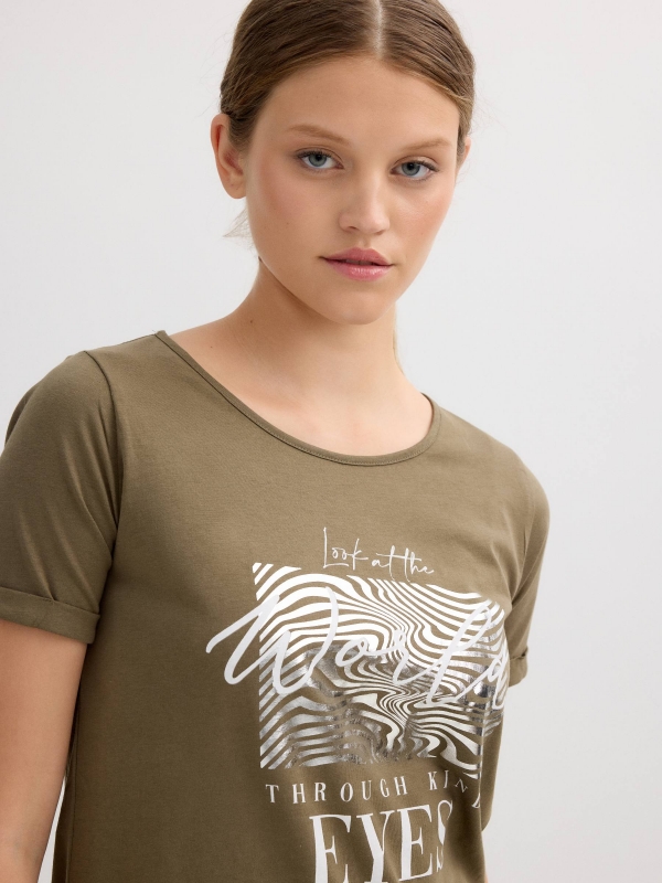 Short sleeve eyes t-shirt khaki detail view