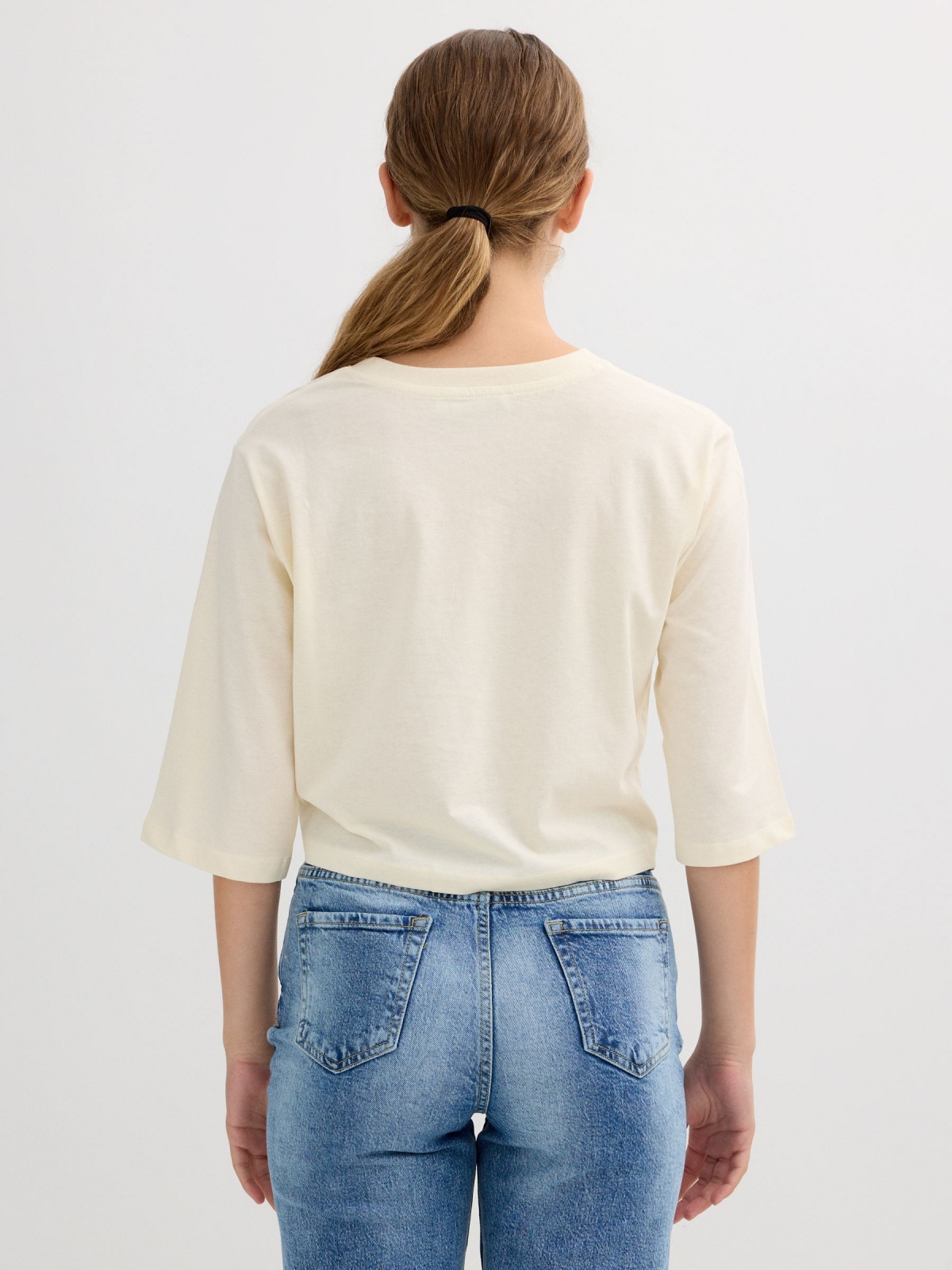 Camiseta estampa musa off white vista meia traseira