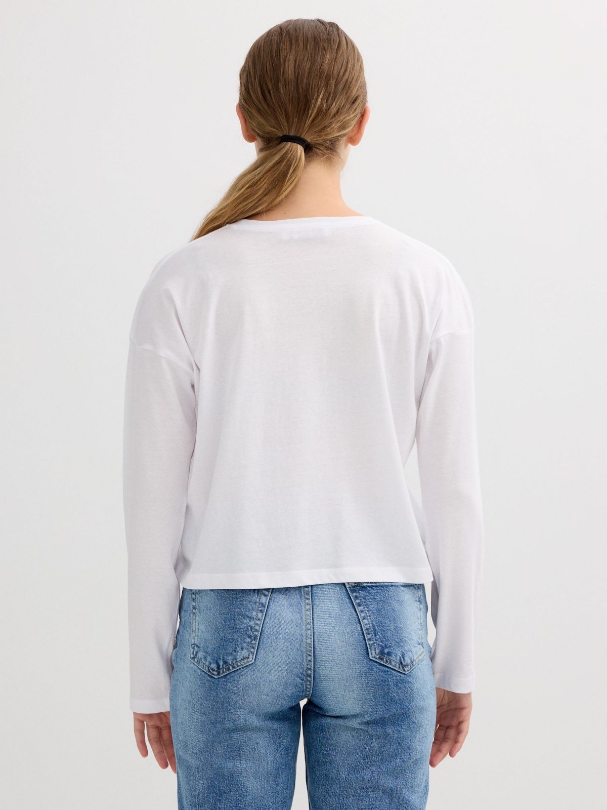 Camiseta manga larga estampado texto blanco vista media trasera