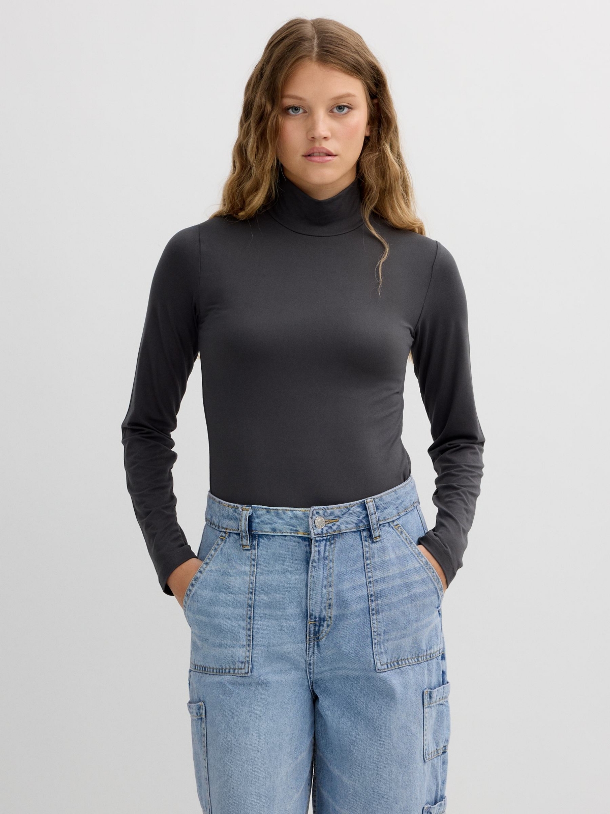 Long-sleeve turtleneck shirt dark grey middle front view
