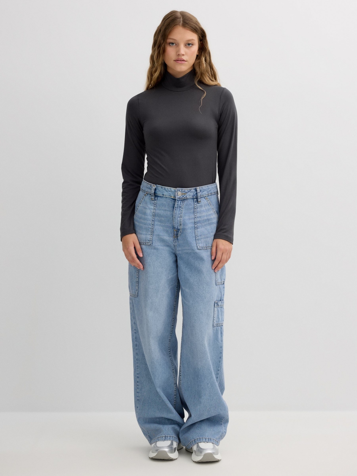 Long-sleeve turtleneck shirt dark grey front view