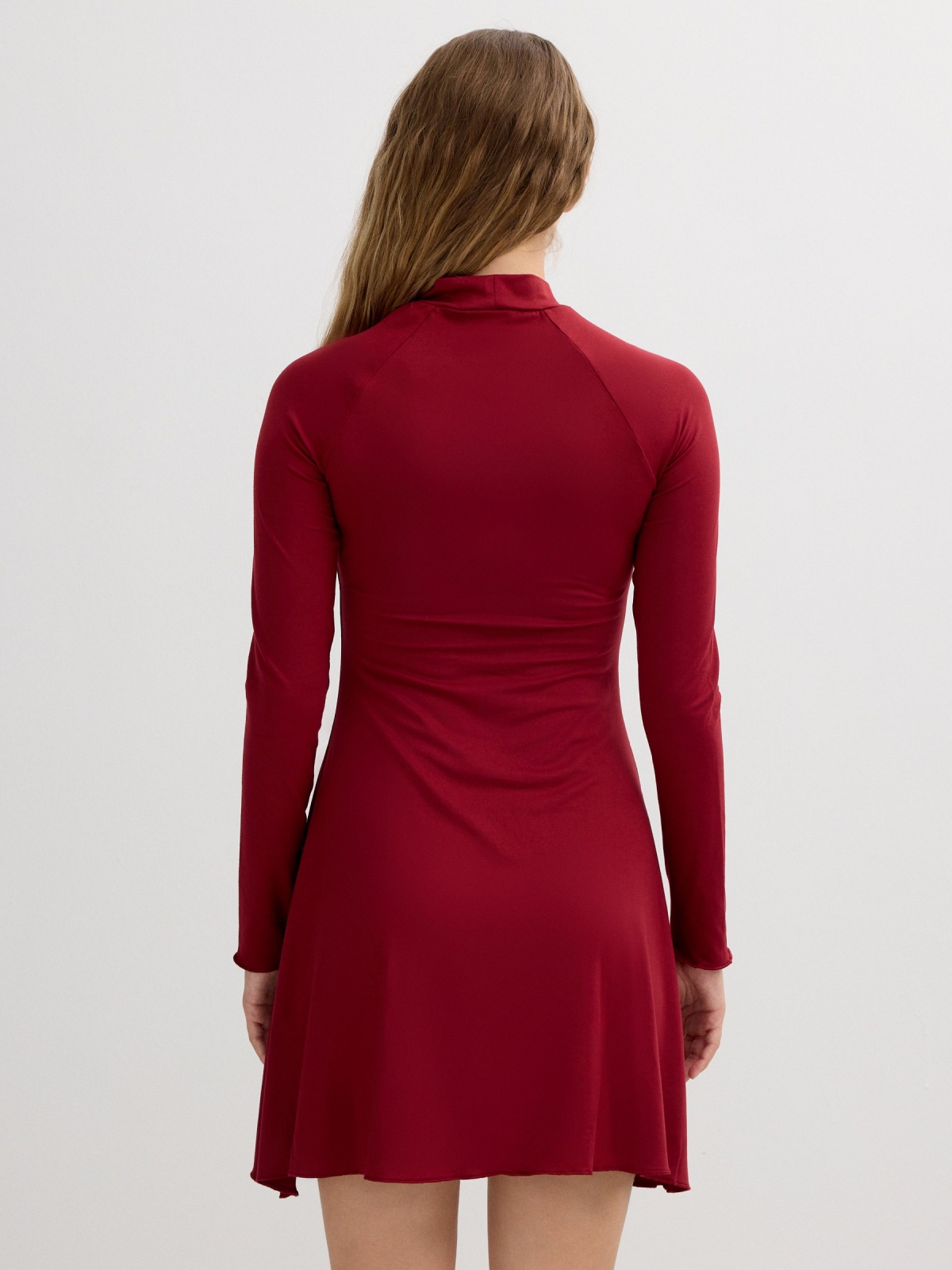 Vestido mini cuello perkins granate vista media trasera