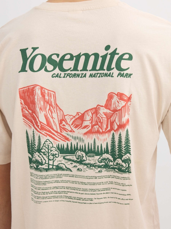 Camiseta estampado Yosemite crudo vista detalle