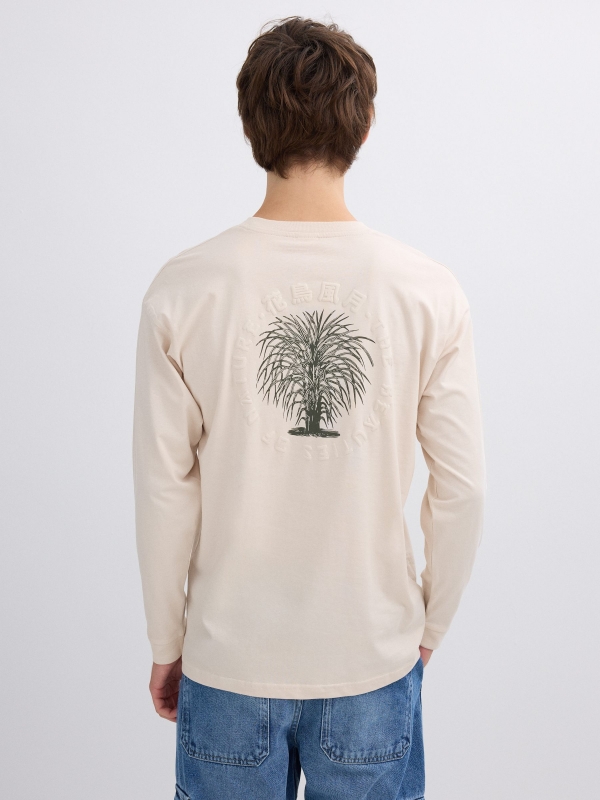 Camiseta manga larga estampado oriental crudo vista media trasera