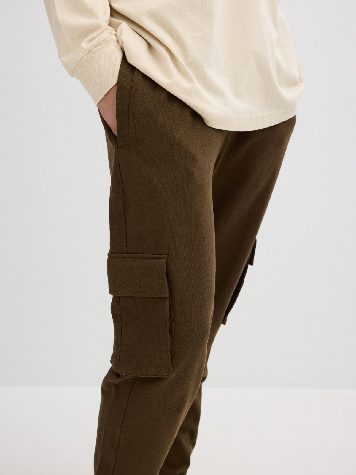 Sport jogger pants brown detail view