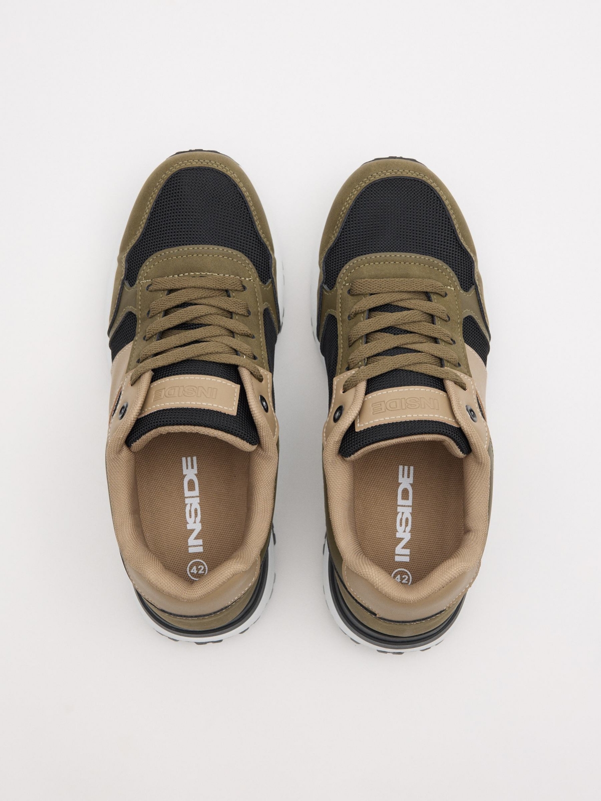 Combined sports shoe black zenithal view