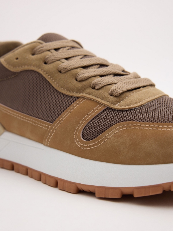 Zapatilla deportiva combinada beige crudo vista detalle