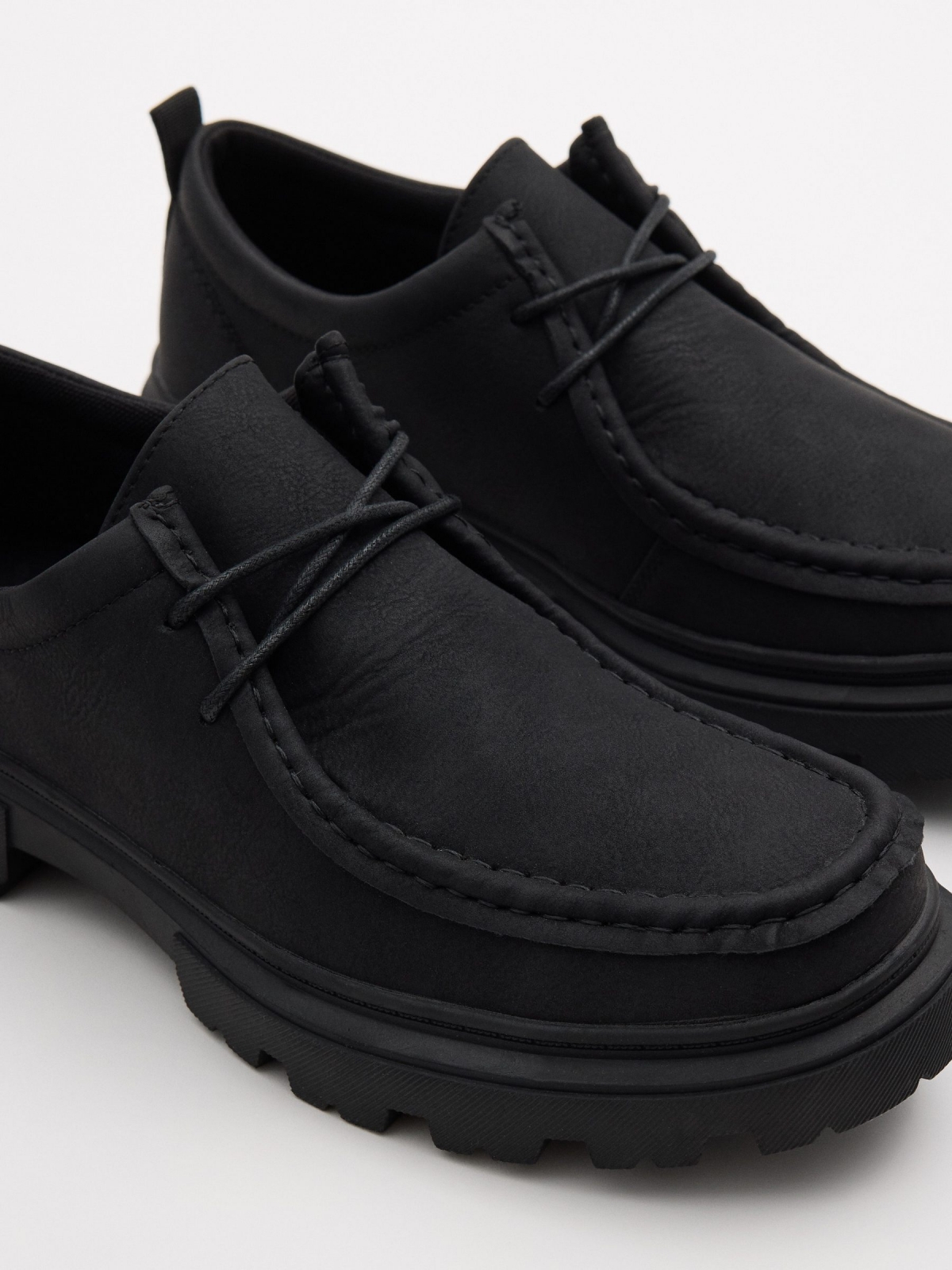 Zapato vestir bordón negro vista detalle