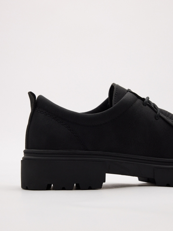Zapato vestir bordón negro vista detalle