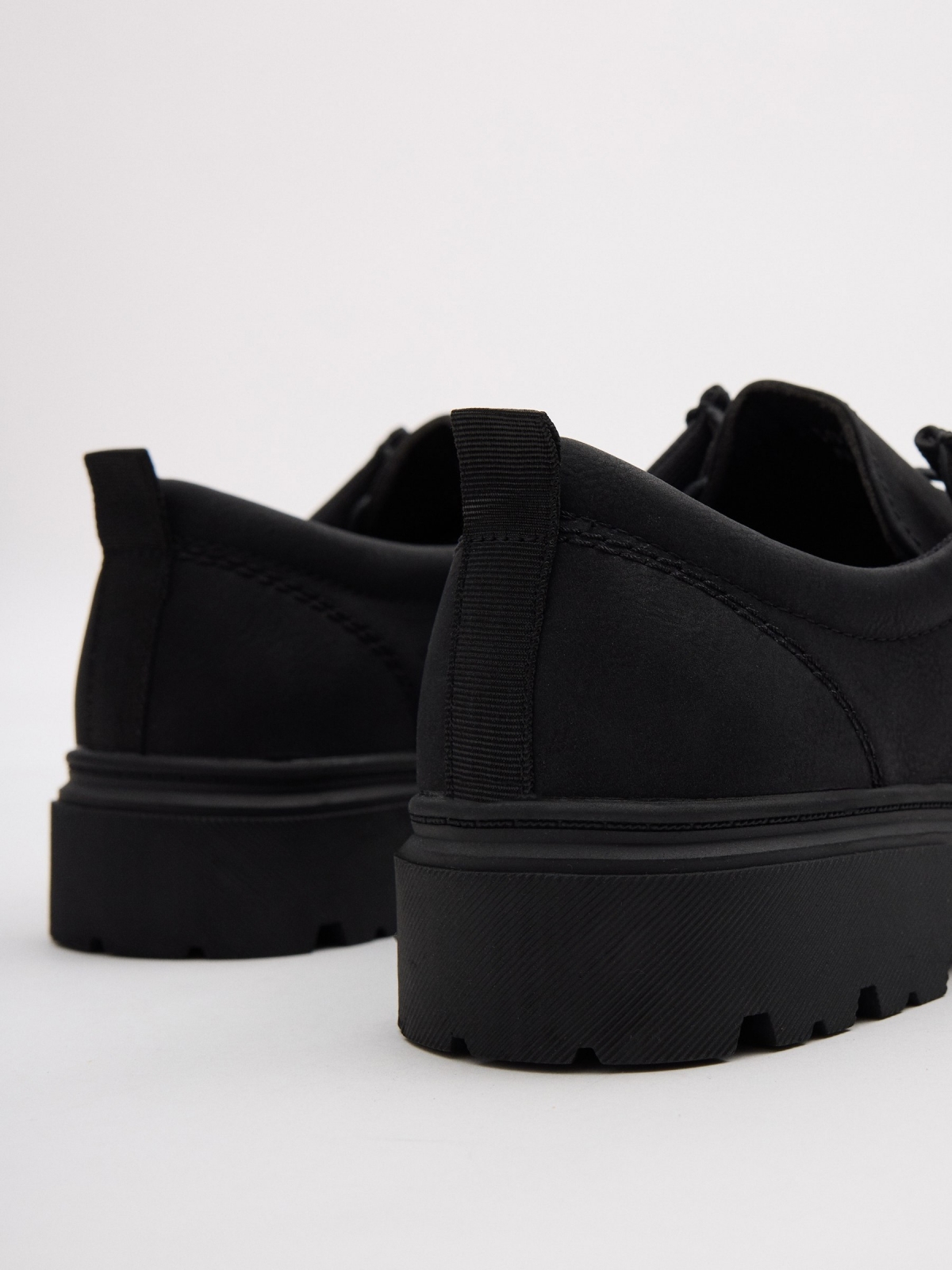 Zapato vestir bordón negro vista detalle