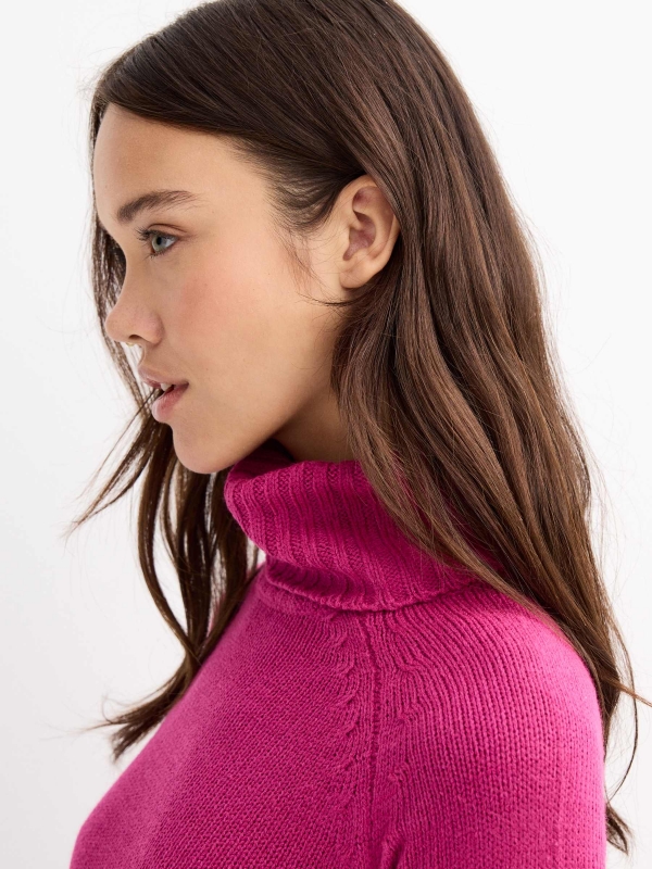 Basic turtleneck sweater fuchsia detail view