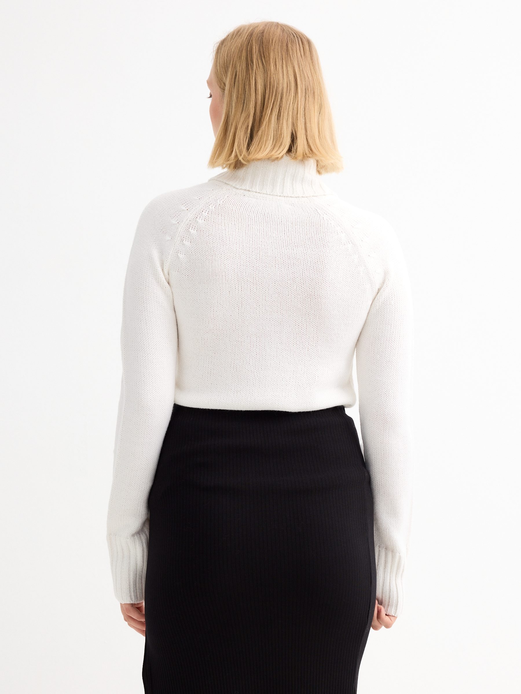 Camisola de gola alta básica branco vista meia frontal