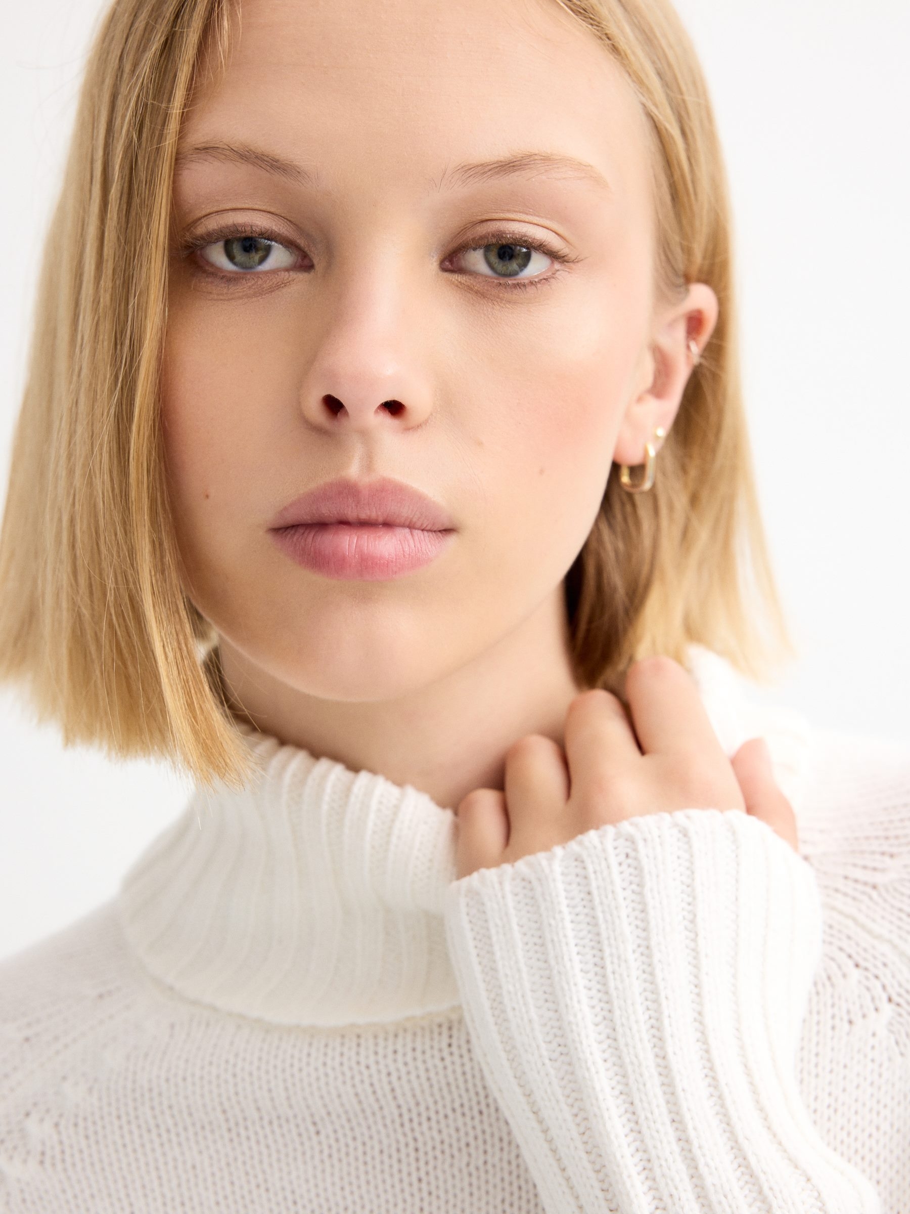 Basic turtleneck sweater white middle front view