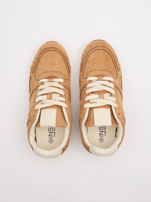 Zapatilla deportiva casual crudo vista cenital