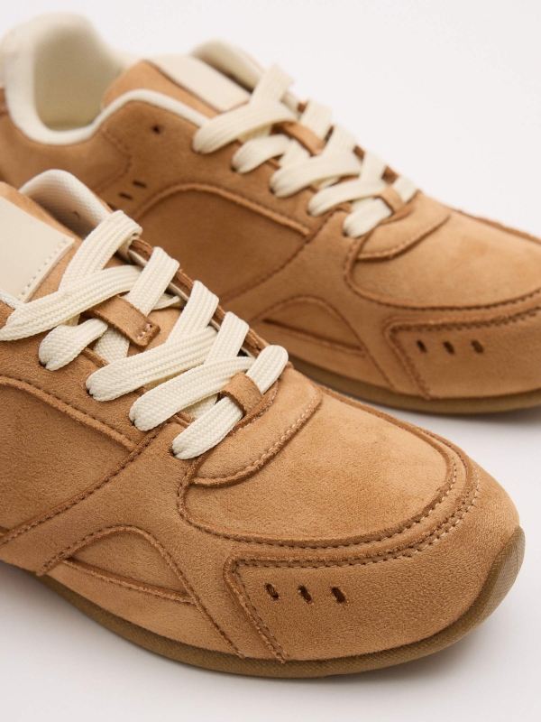 Zapatilla deportiva casual crudo vista detalle