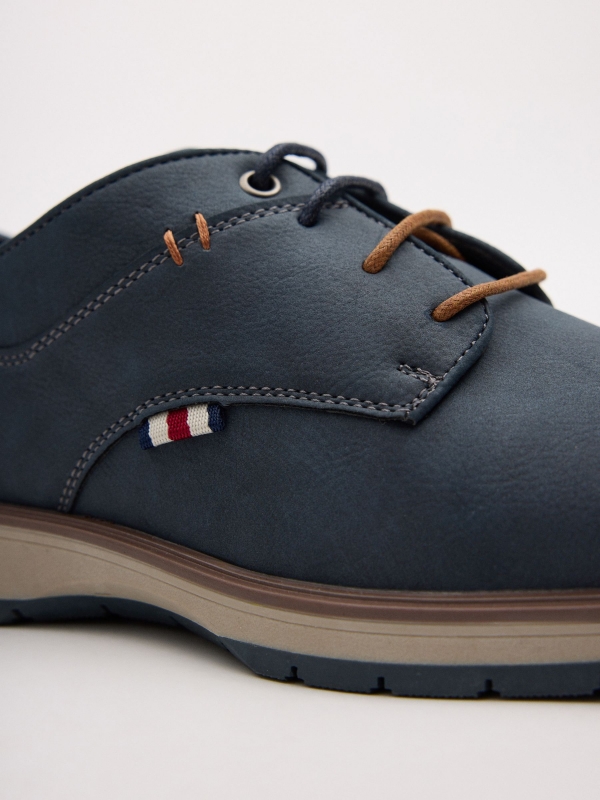 Zapato clásico casual azul marino vista detalle