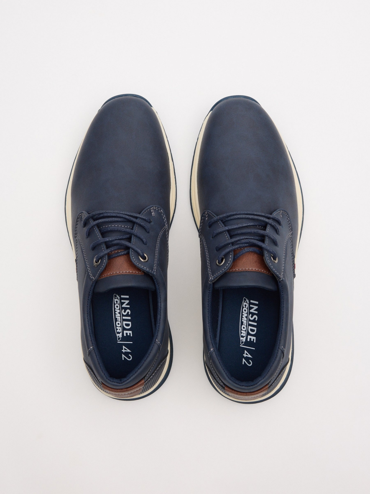 Zapato clásico deportivo azul azul marino vista cenital