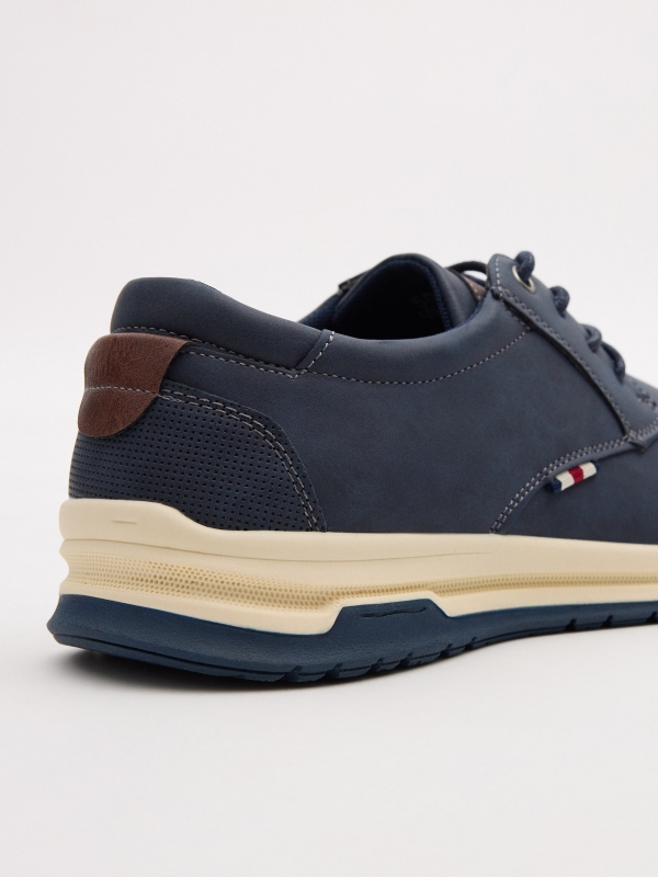Zapato clásico deportivo azul azul marino vista detalle