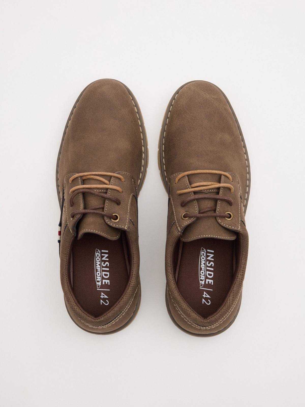 Zapato clásico marrón taupe vista cenital