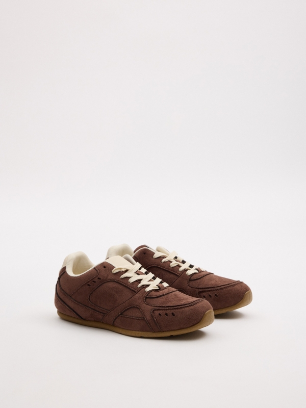 Zapatilla deportiva casual marrón marrón oscuro vista frontal 45º