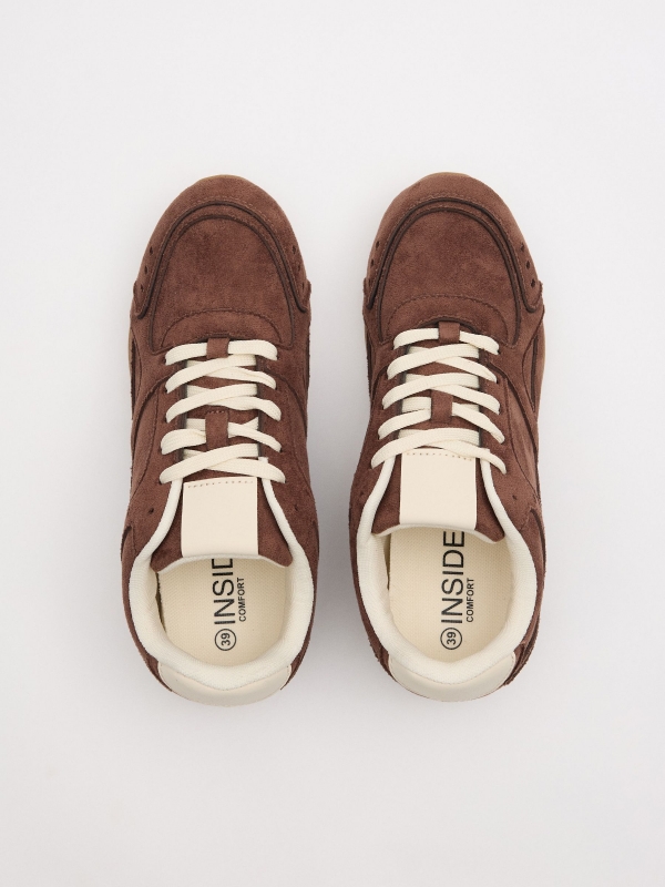 Zapatilla deportiva casual marrón marrón oscuro vista cenital
