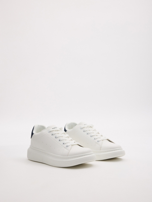 Sneaker volume white 45º front view