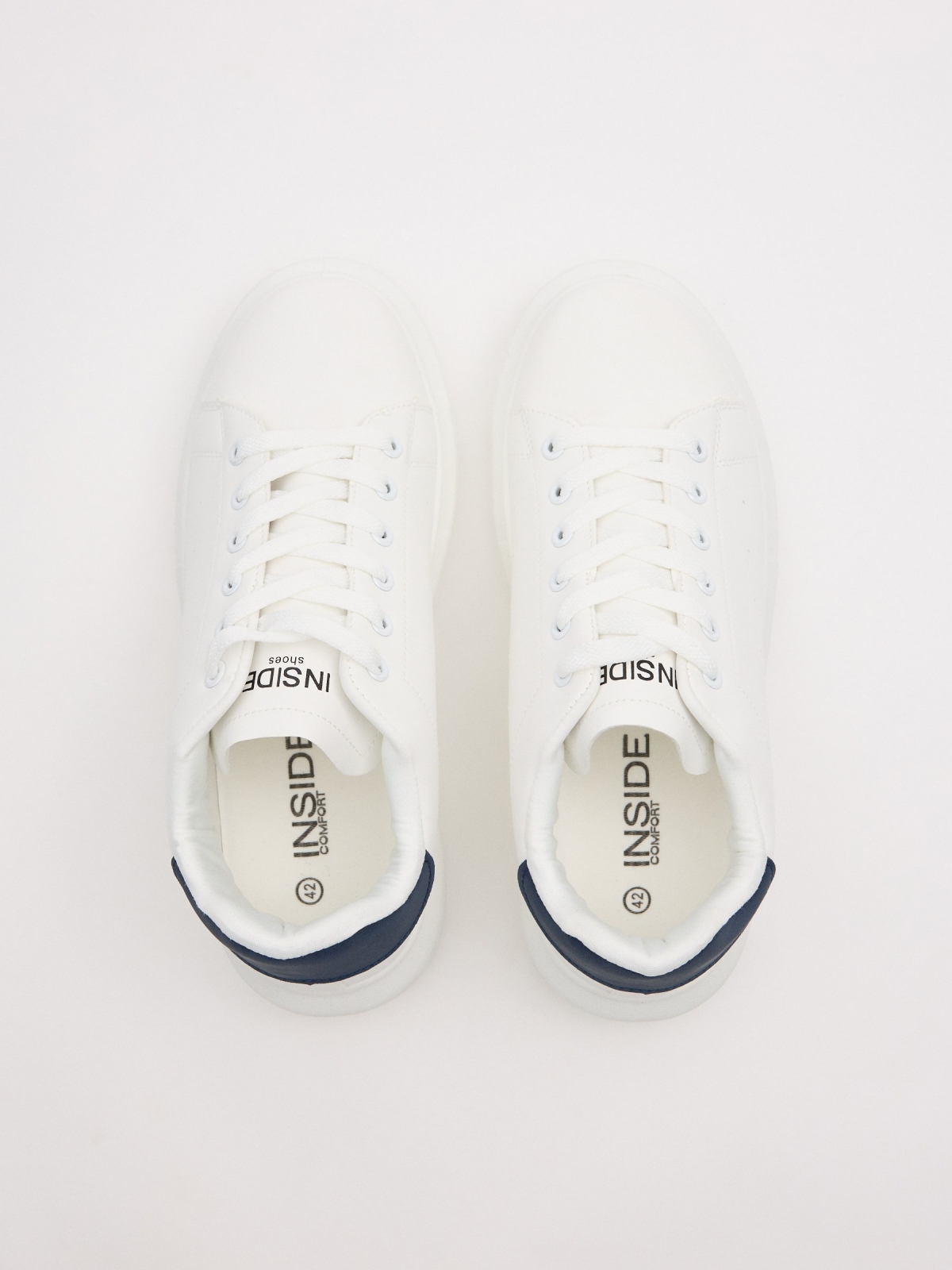 Ténis desportivo volume branco vista superior