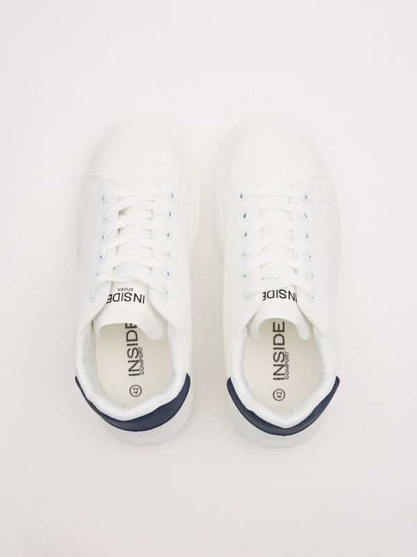 Ténis desportivo volume branco vista superior