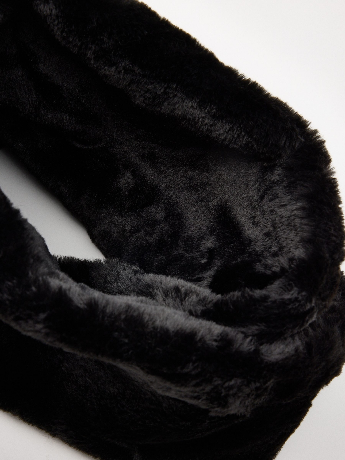 Neck scarf 25x42cm black detail view