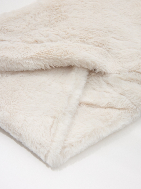 Neck scarf 25x42cm white with a model