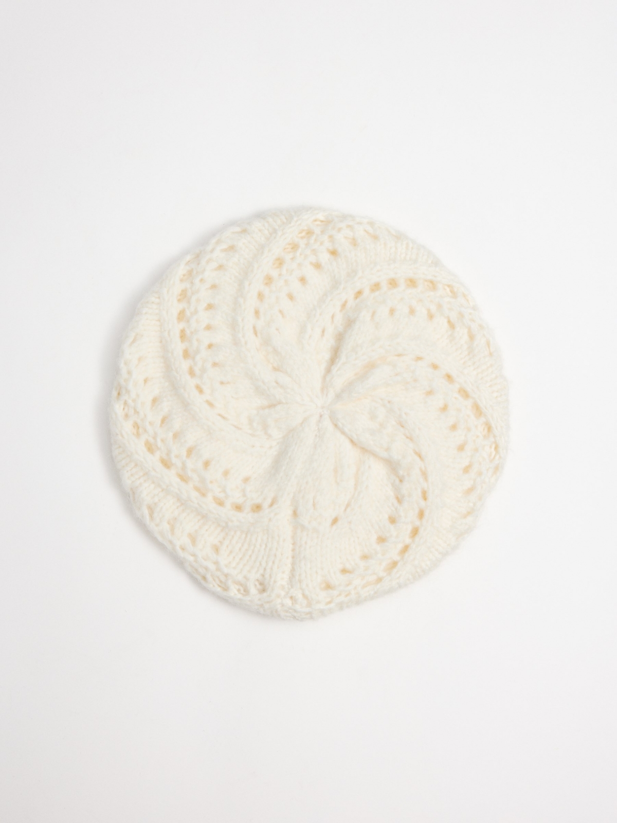 White knit beret white detail view
