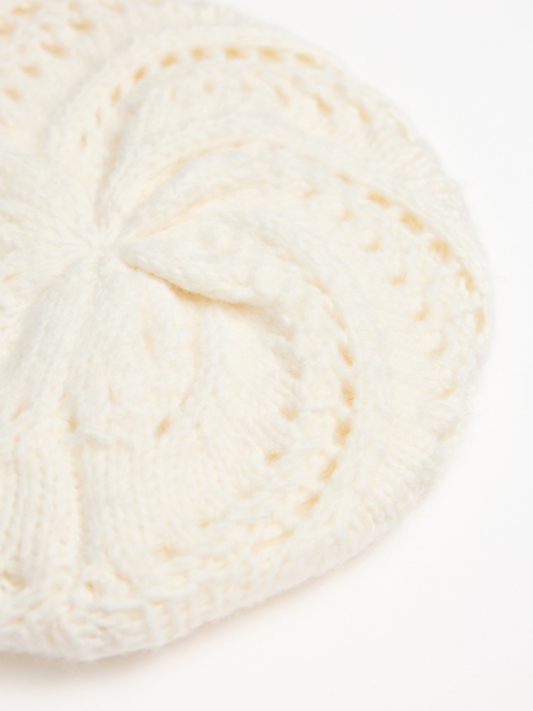 White knit beret white detail view