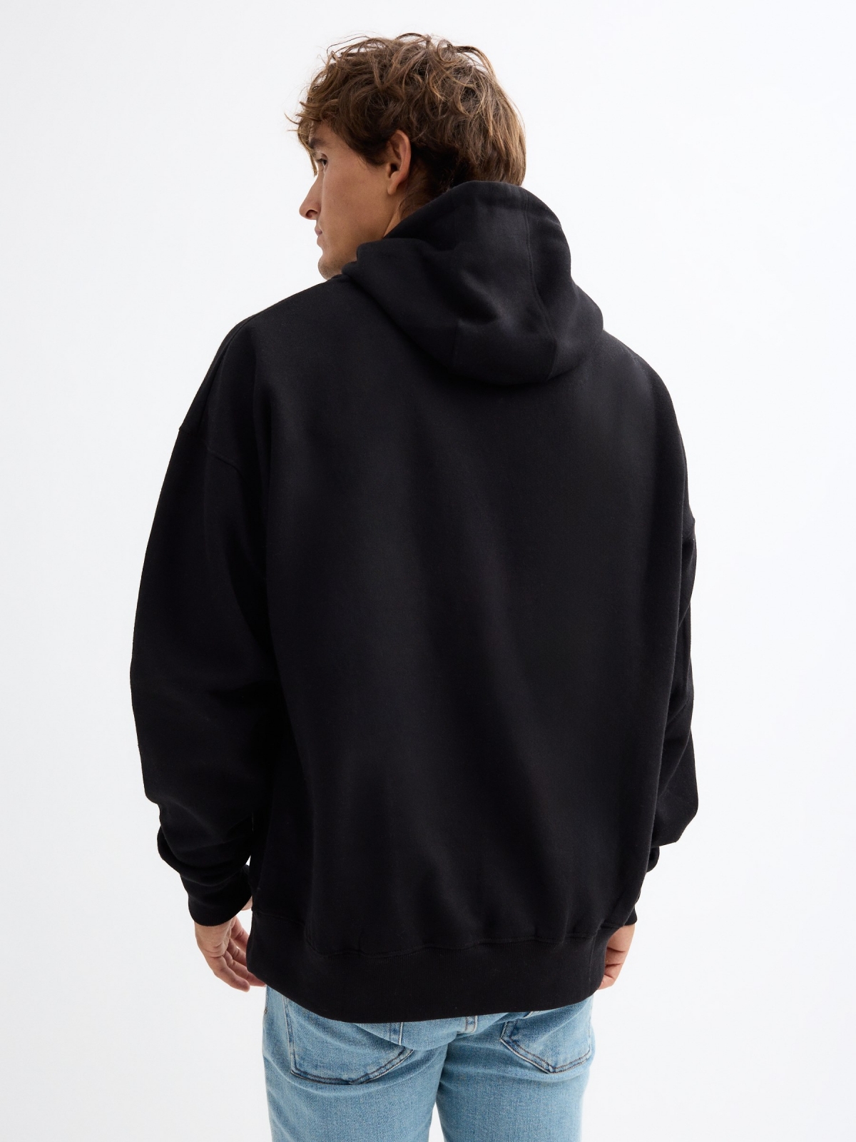Sudadera básica negra con capucha negro vista media trasera