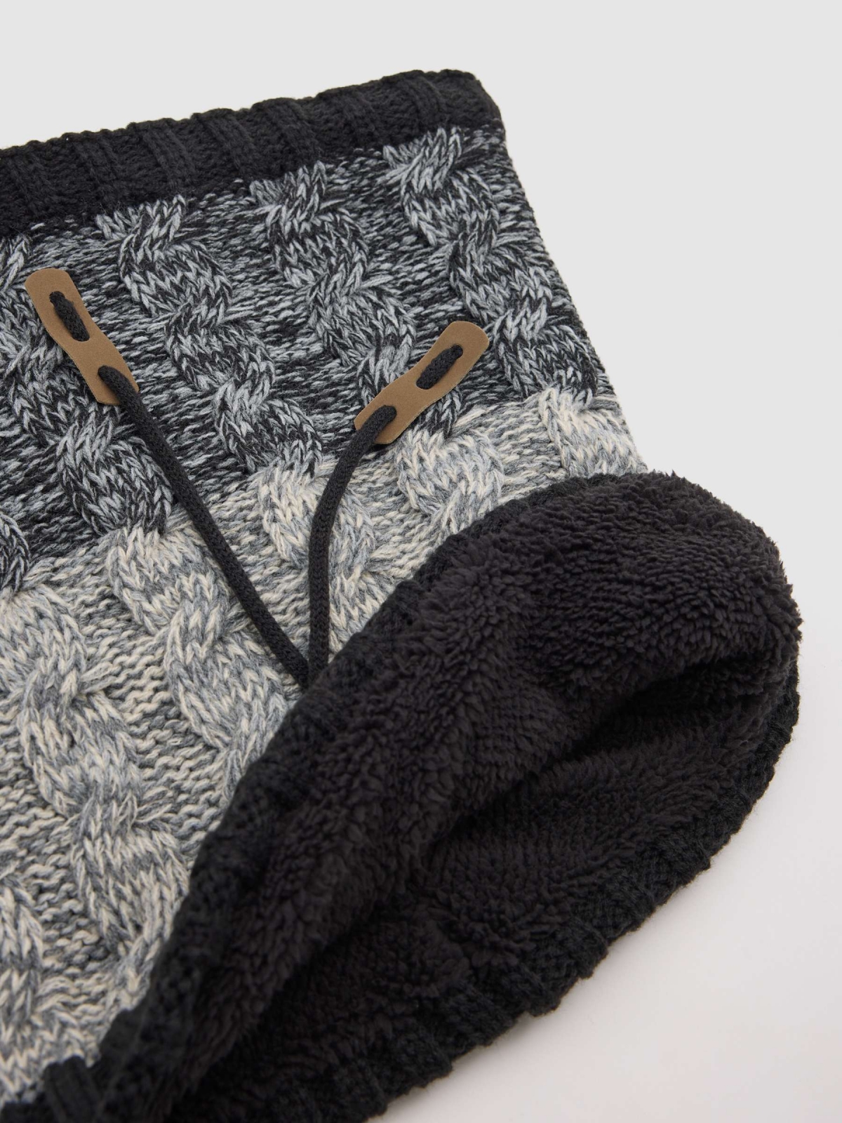 Lined collar grey detail view