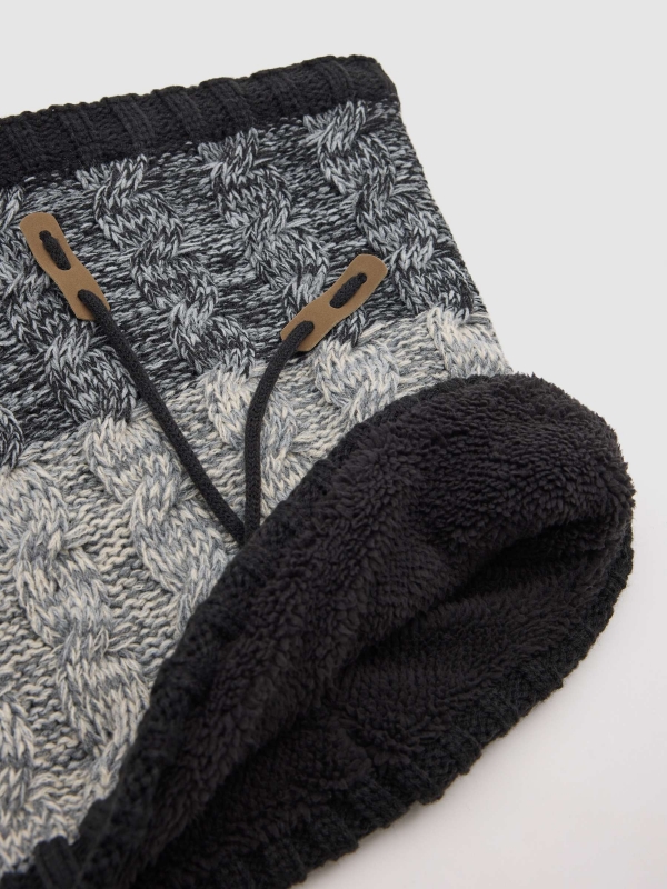Lined collar grey detail view