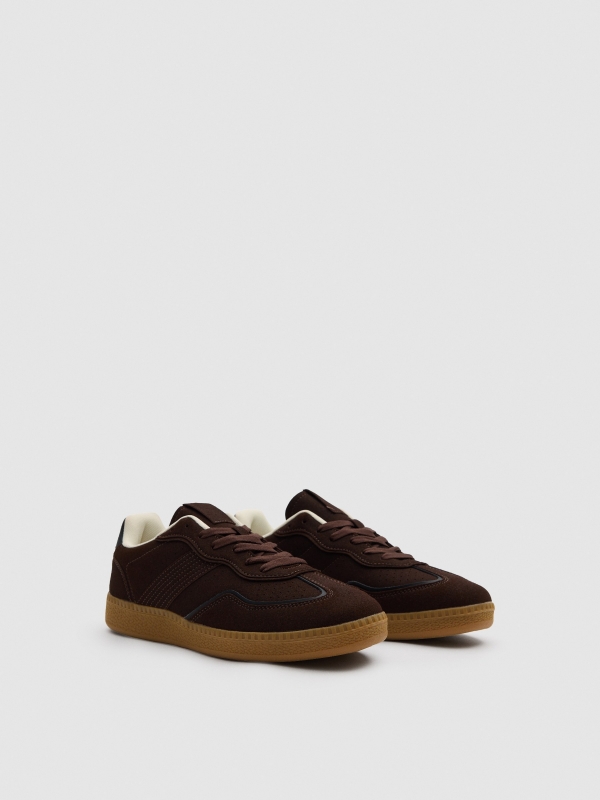 Zapatilla casual marrón oscuro vista frontal 45º