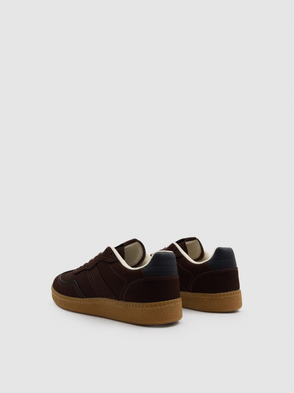 Zapatilla casual marrón oscuro vista trasera 45º