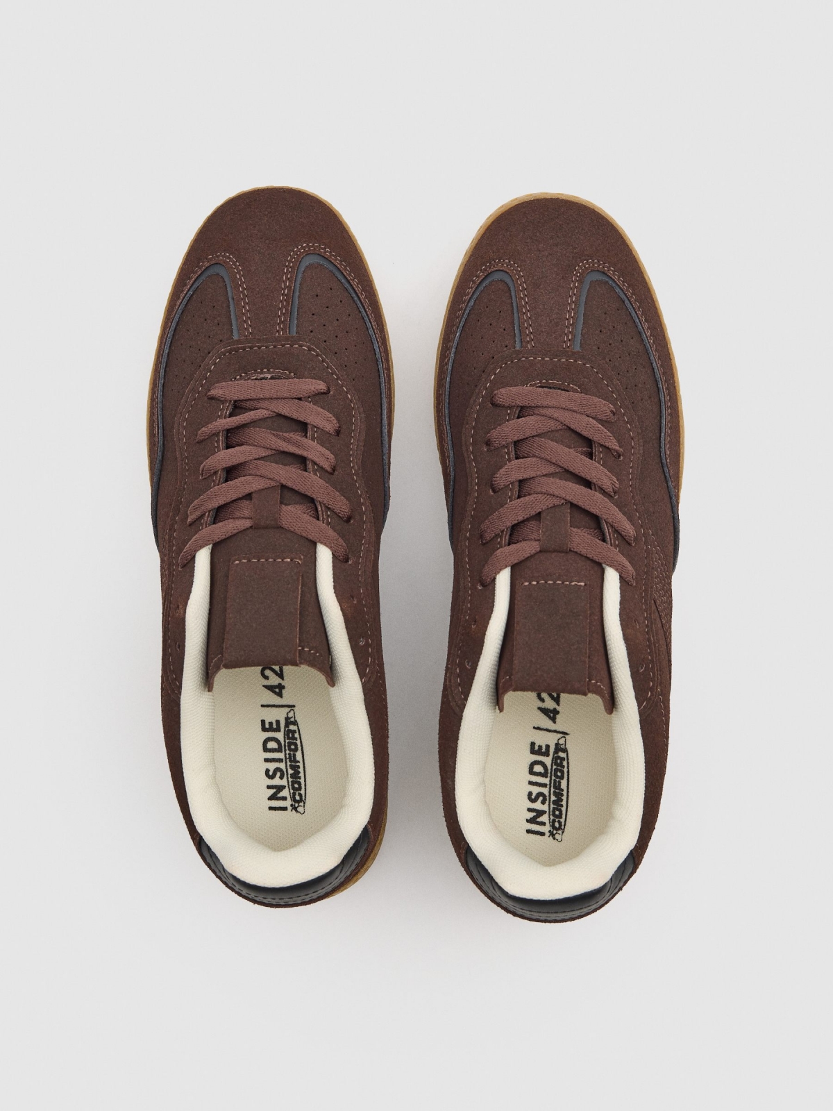 Zapatilla casual marrón oscuro vista cenital